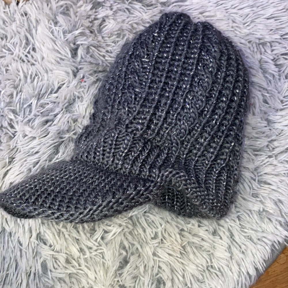 gray winter hat - Picture 3 of 5
